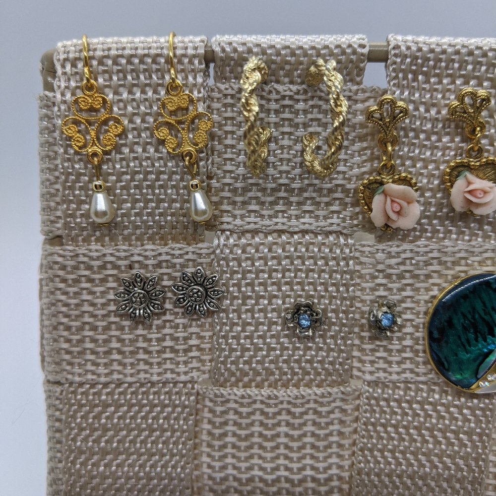 Lot Bundle of 7 Sets of Vintage Earrings - Picture 2 of 3